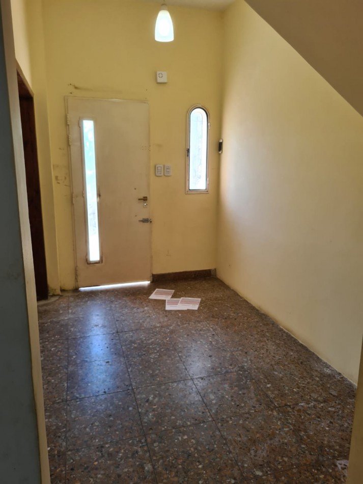 PH TIPO CASA EN PLANTA BAJA AL FRENTE DE 2 AMBIENTES, EN ALQUILER.