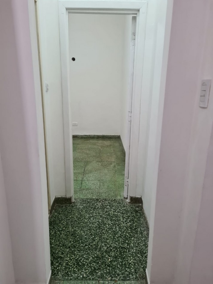 PH TIPO CASA EN PLANTA BAJA AL FRENTE DE 2 AMBIENTES, EN ALQUILER.