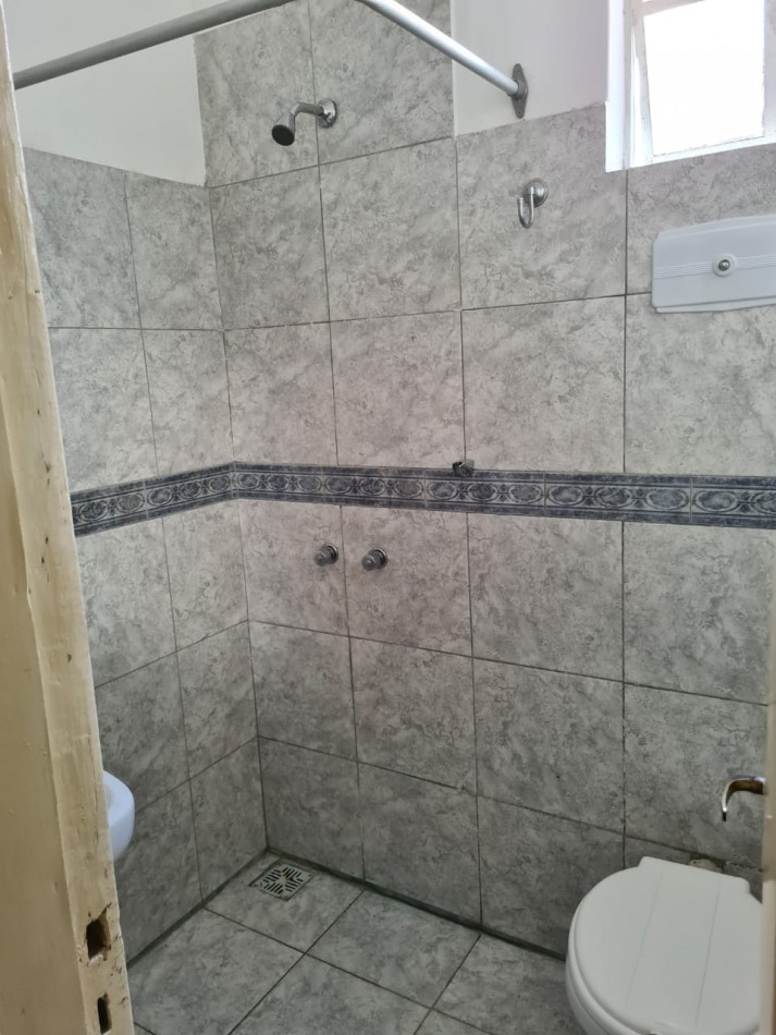 PH TIPO CASA EN PLANTA BAJA AL FRENTE DE 2 AMBIENTES, EN ALQUILER.