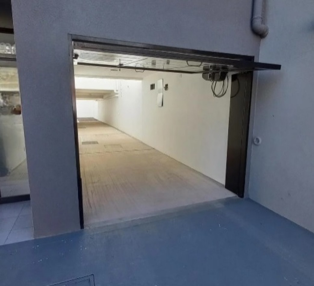 COCHERA DESCUBIERTA CON PORTON AUTOMATICO A ESTRENAR.