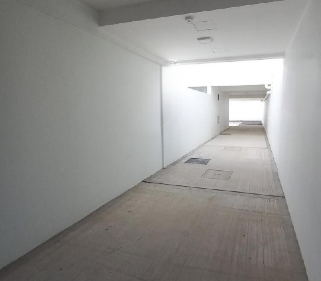 COCHERA DESCUBIERTA CON PORTON AUTOMATICO A ESTRENAR.