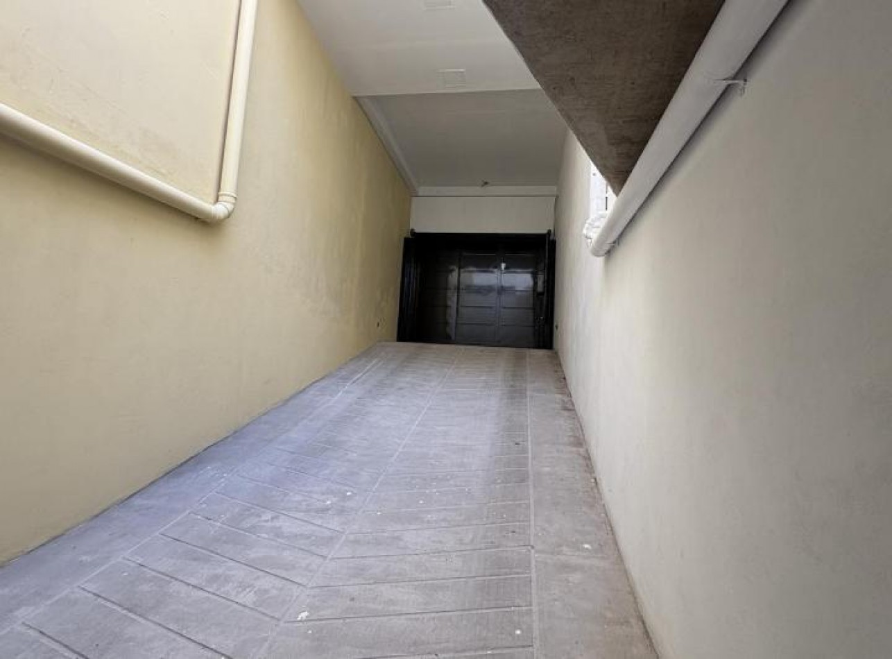 COCHERA DESCUBIERTA CON PORTON AUTOMATICO A ESTRENAR.