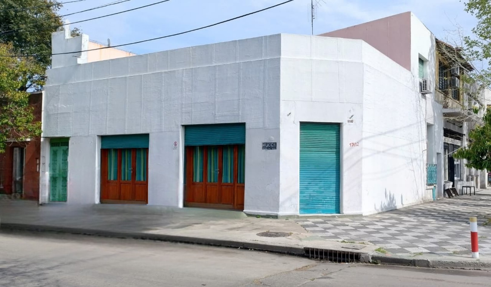 CASA DE 2 AMIENTES CON LOCAL COMERCIAL SOBRE ESQUINA 120M2.