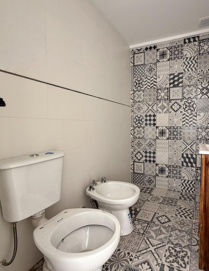 DEPARTAMENTO DOS AMBIENTES , EN 1° PISO, AL CONTRAFRENTE 30M2.