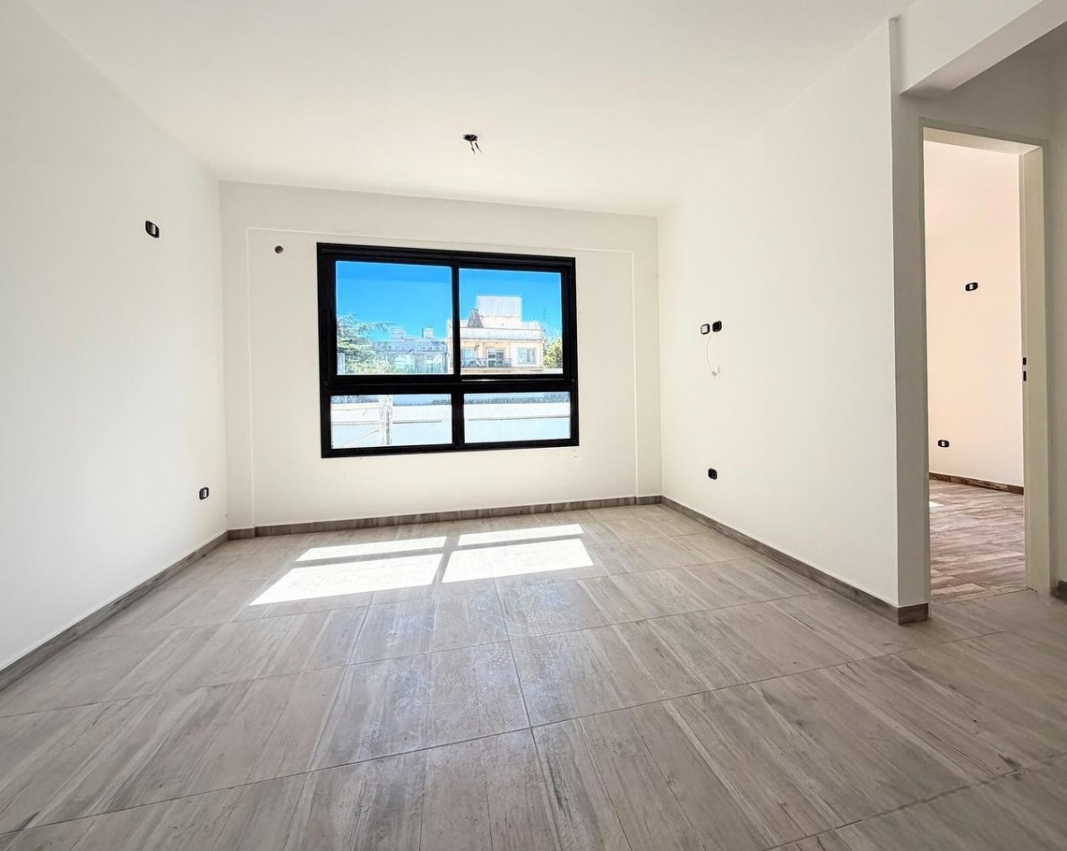 DEPARTAMENTO DOS AMBIENTES , EN 1° PISO, AL CONTRAFRENTE 30M2.