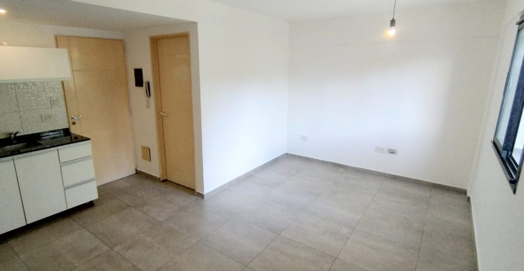 DEPARTAMENTO MONOAMBIENTE EN 1° PISO AL FRENTE, EXCELENTE UBICACION, TEMPERLEY.