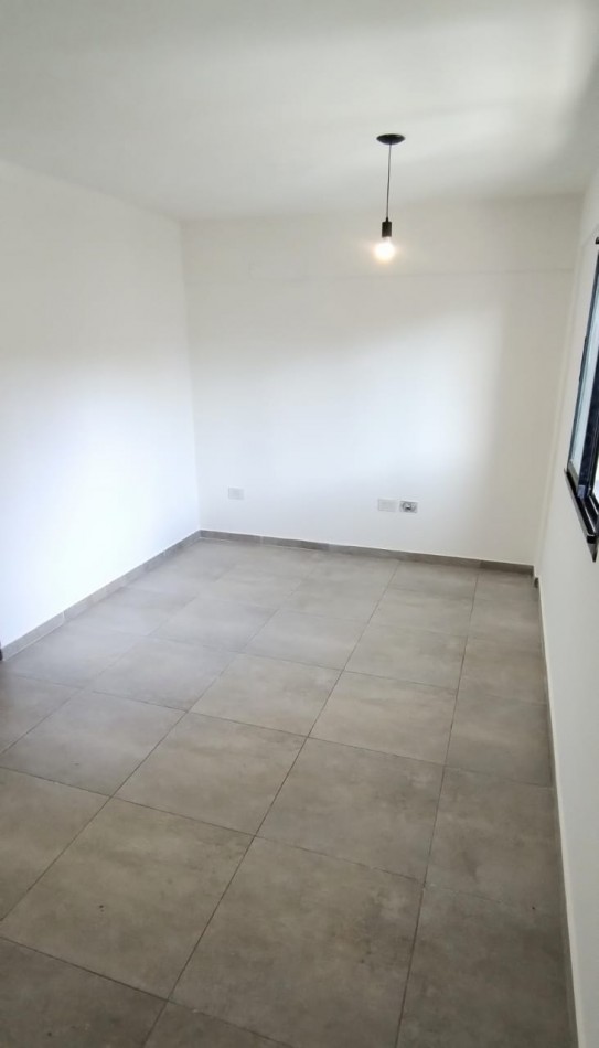 DEPARTAMENTO MONOAMBIENTE EN 1° PISO AL FRENTE, EXCELENTE UBICACION, TEMPERLEY.