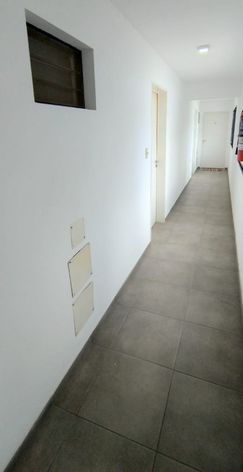 DEPARTAMENTO MONOAMBIENTE EN 1° PISO AL FRENTE, EXCELENTE UBICACION, TEMPERLEY.