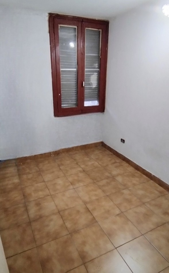 CASA DE 4 AMBIENTES, CON PATIO Y ESPACIO GUARDA COCHE.