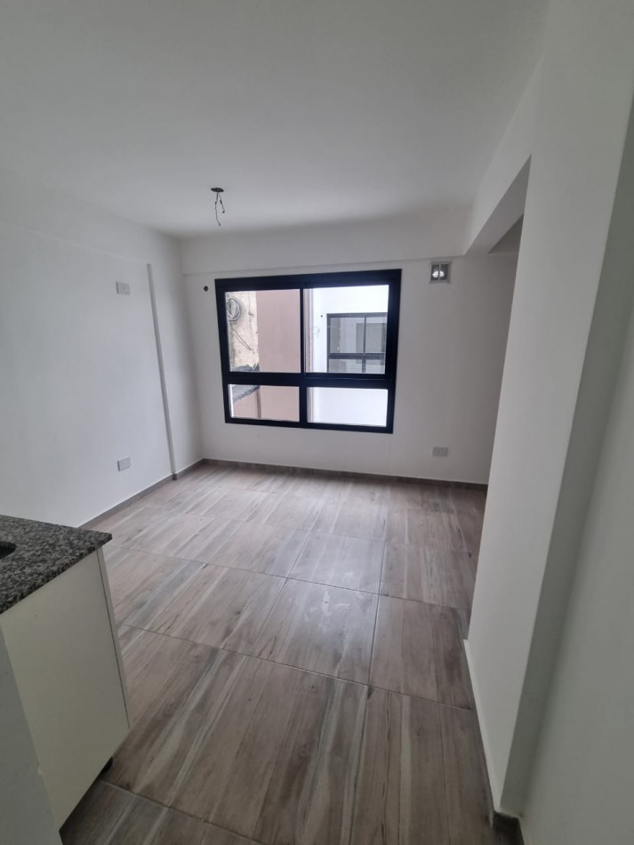 MONOAMBIENTE EN 2° PISO, INTERNO 21M2.