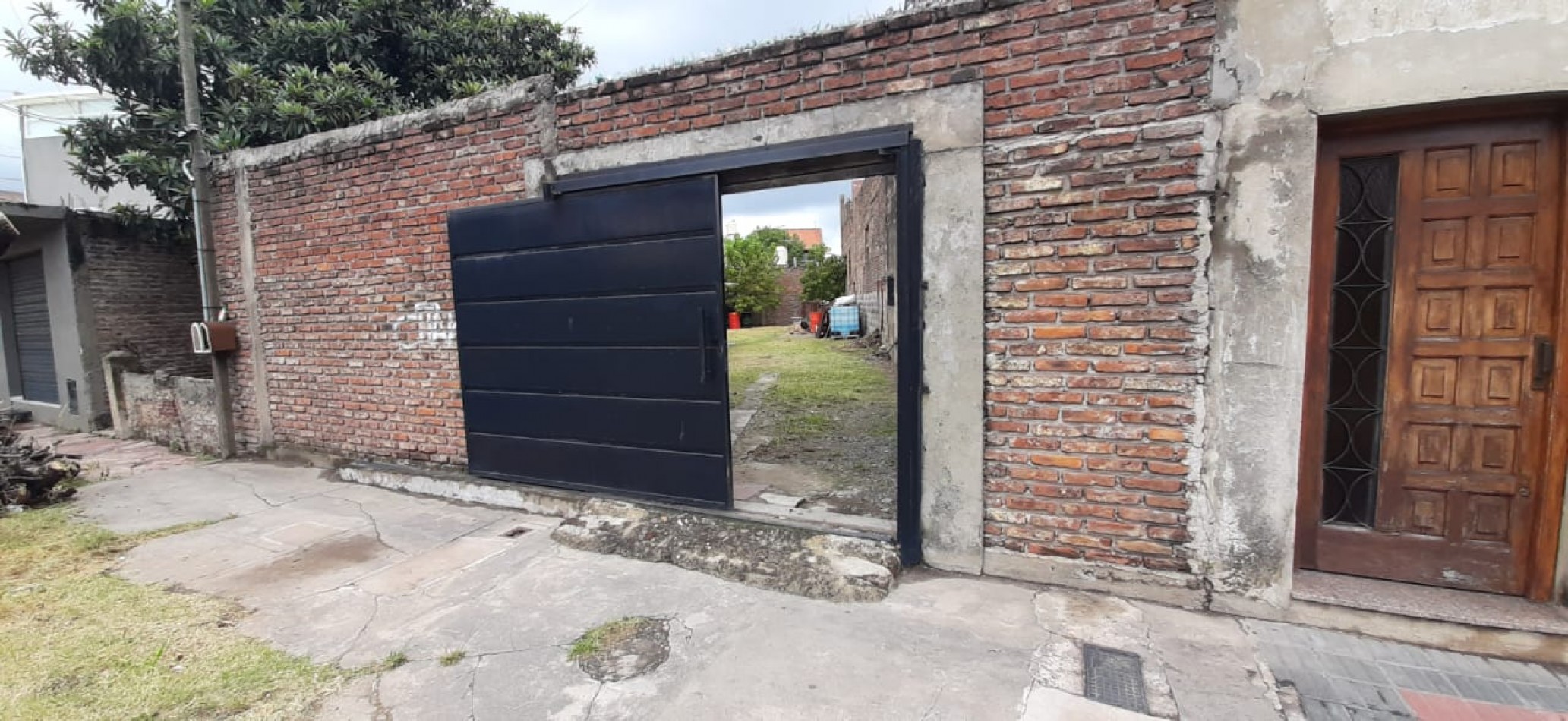 TERRENO DE 8.66M DE FRENTE X 30M DE FONDO. SUPERFICIE 260M2.