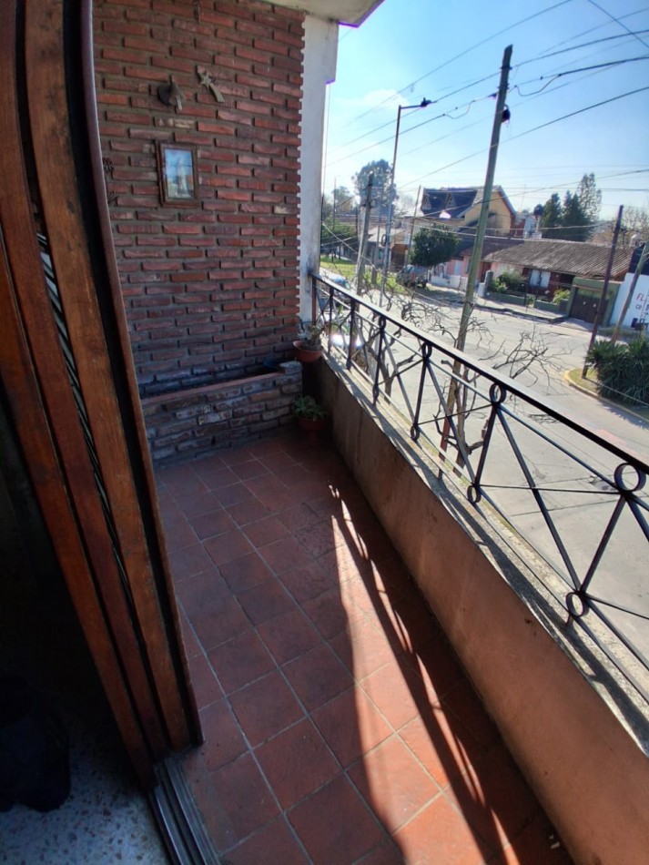 CASA DE 3 AMBIENTES EN PLANTA ALTA CON GALPON DE 260M2