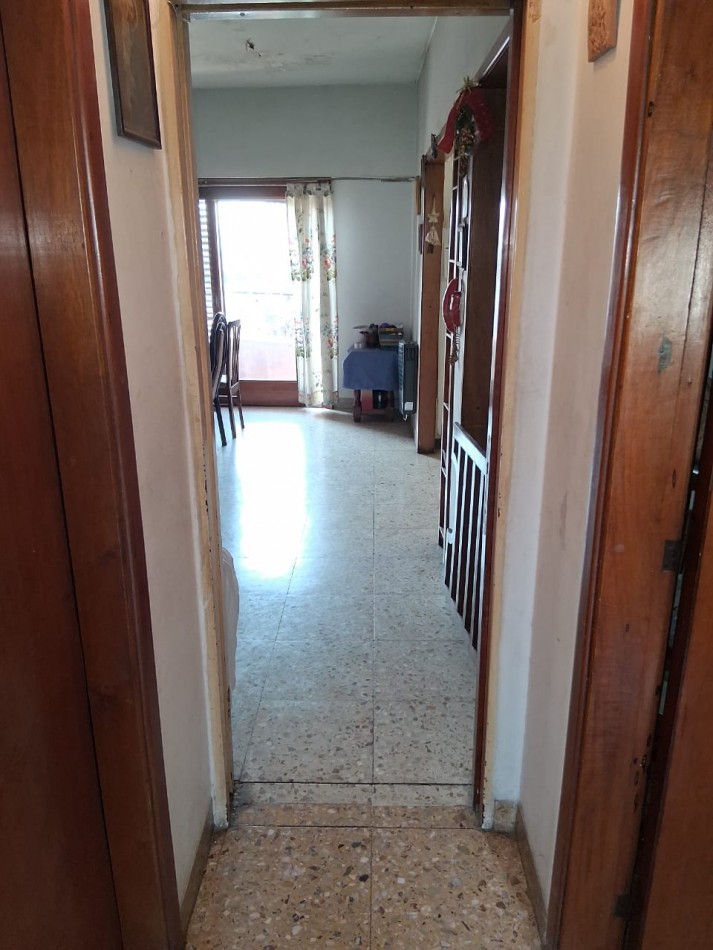 CASA DE 3 AMBIENTES EN PLANTA ALTA CON GALPON DE 260M2