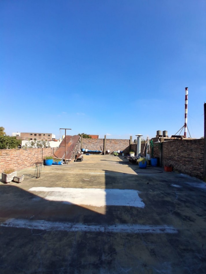 CASA DE 3 AMBIENTES EN PLANTA ALTA CON GALPON DE 260M2