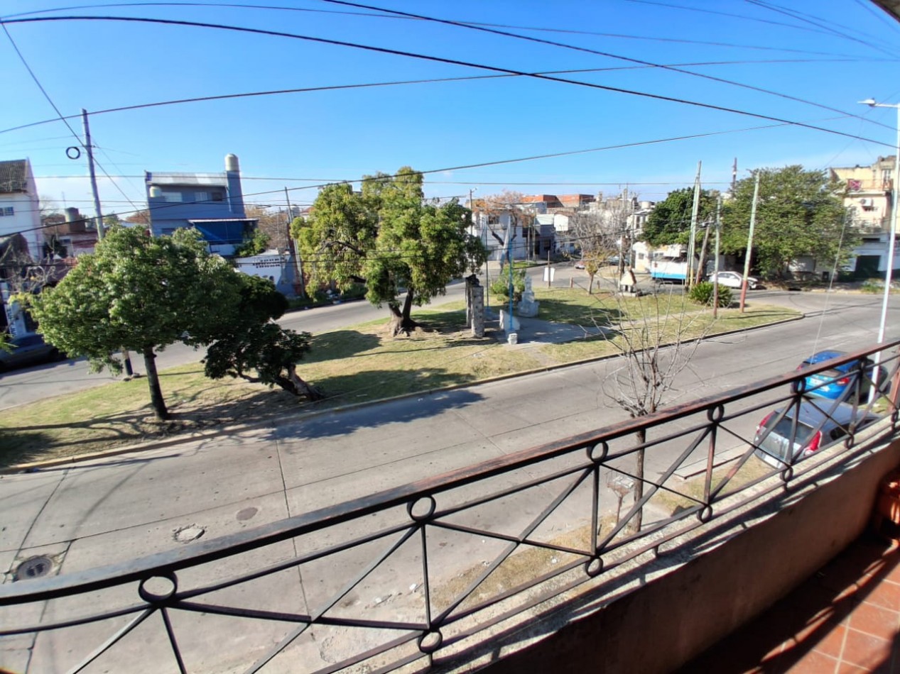 CASA DE 3 AMBIENTES EN PLANTA ALTA CON GALPON DE 260M2