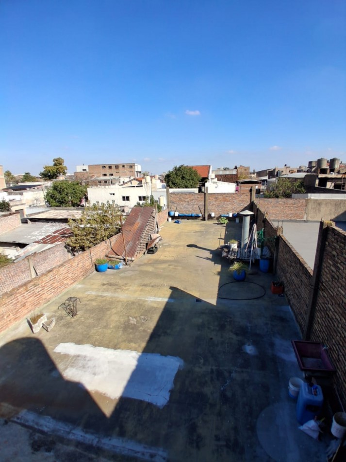 CASA DE 3 AMBIENTES EN PLANTA ALTA CON GALPON DE 260M2