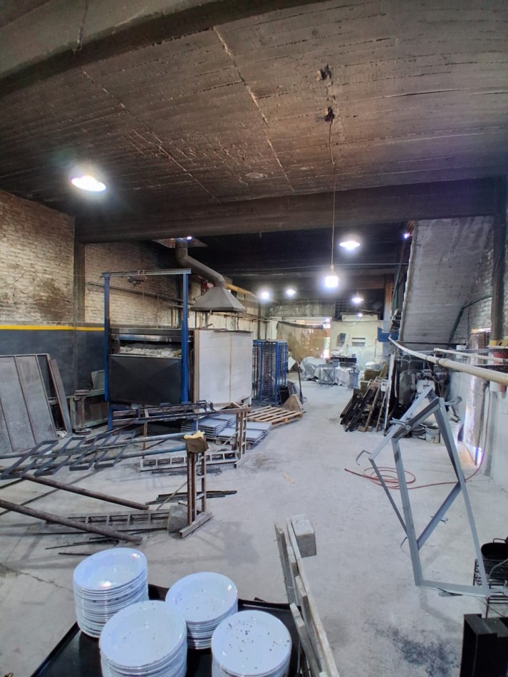 CASA DE 3 AMBIENTES EN PLANTA ALTA CON GALPON DE 260M2