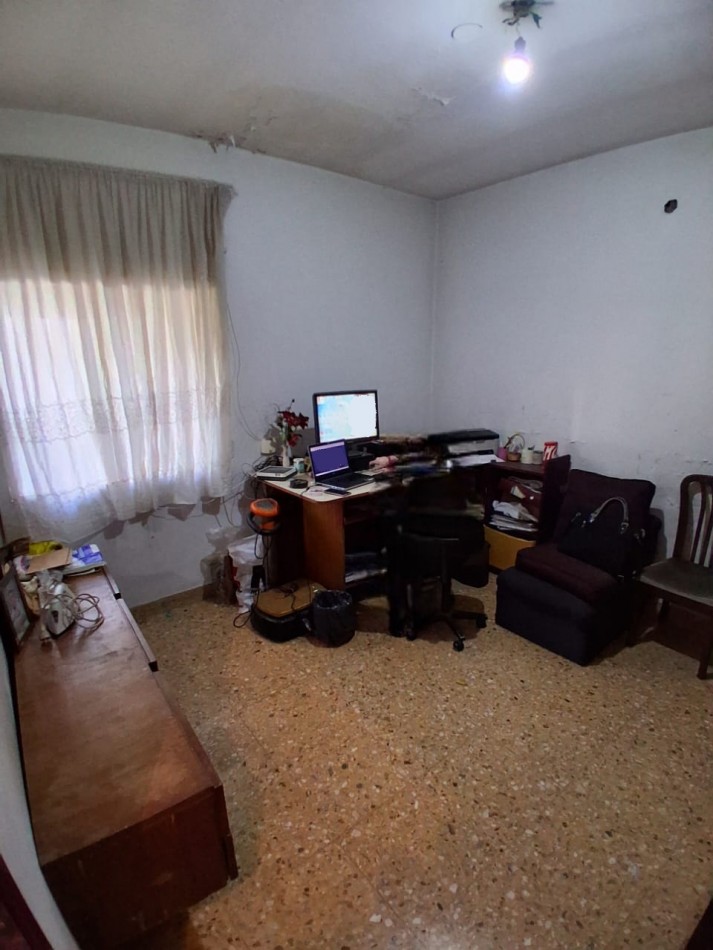 CASA DE 3 AMBIENTES EN PLANTA ALTA CON GALPON DE 260M2