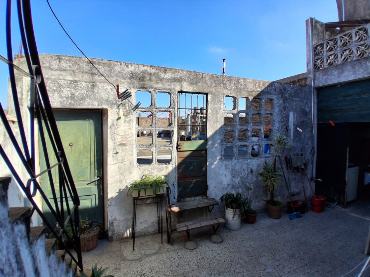 CASA DE 3 AMBIENTES EN PLANTA ALTA CON GALPON DE 260M2