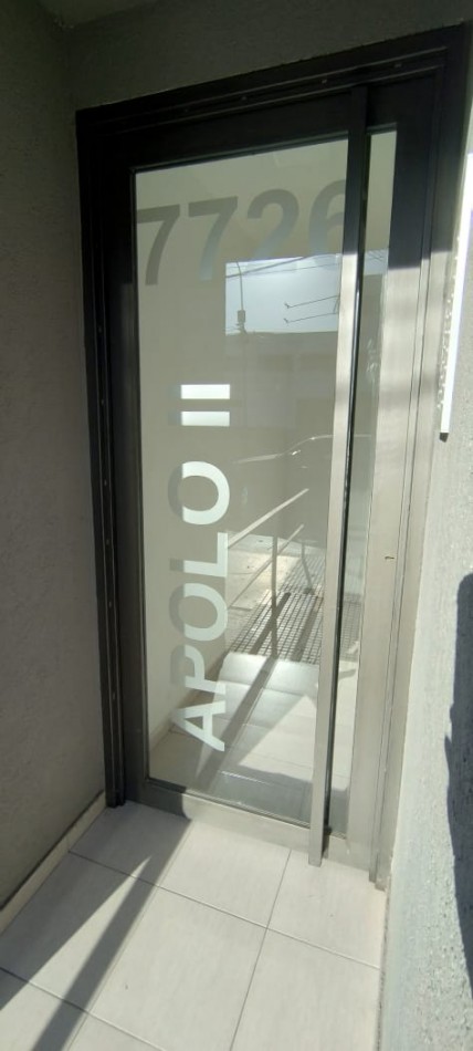 MONOAMBIENTE EN PLANTA BAJA, DTO D, CON PATIO, 42M2, BANFIELD.