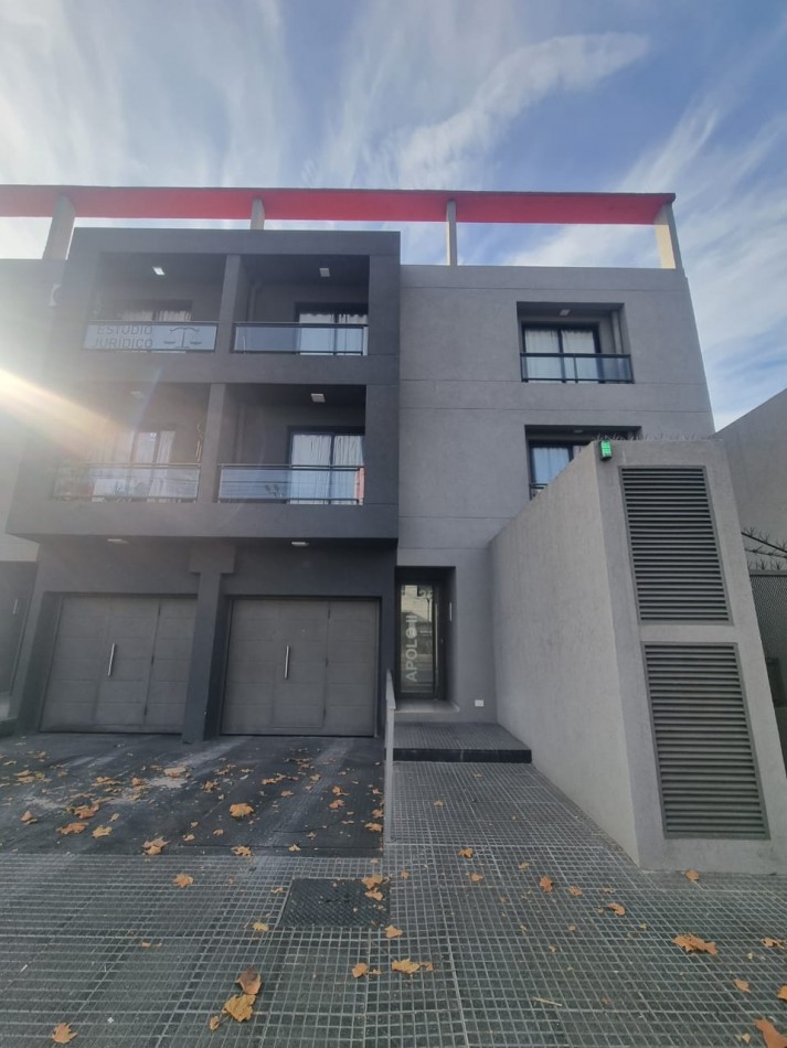 MONOAMBIENTE EN SEGUNDO PISO, 21M2, BANFIELD.
