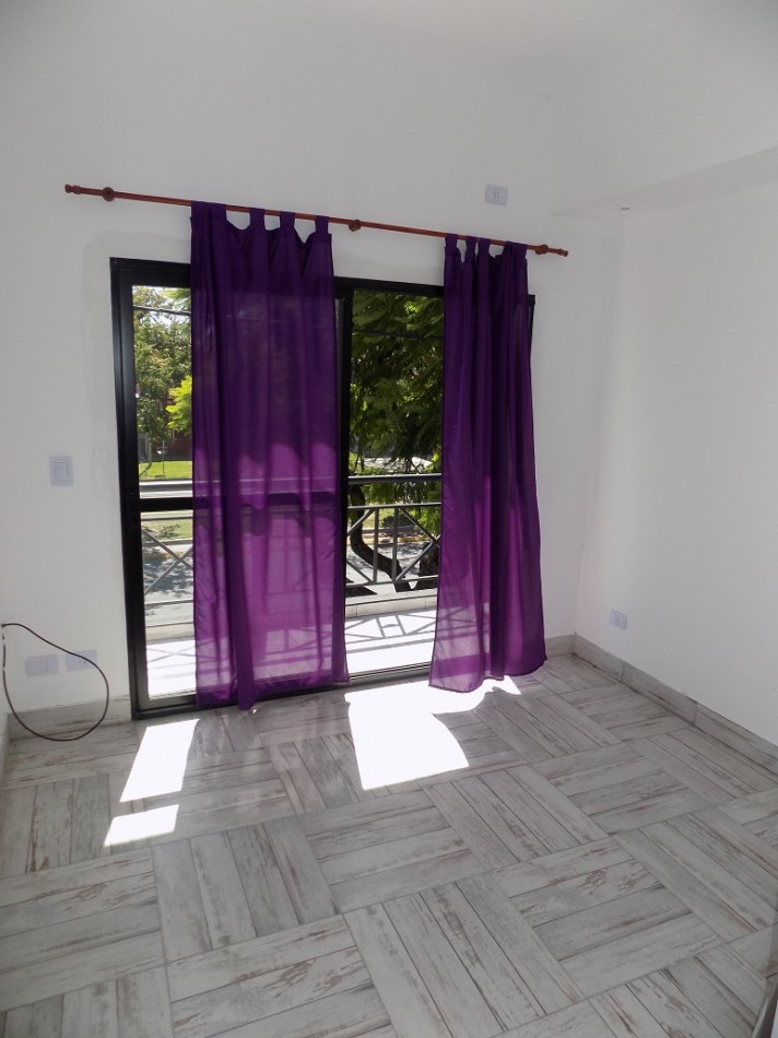 DEPARTAMENTO MONOAMBIENTE DIVIDIDO AL FRENTE CON BALCON.
