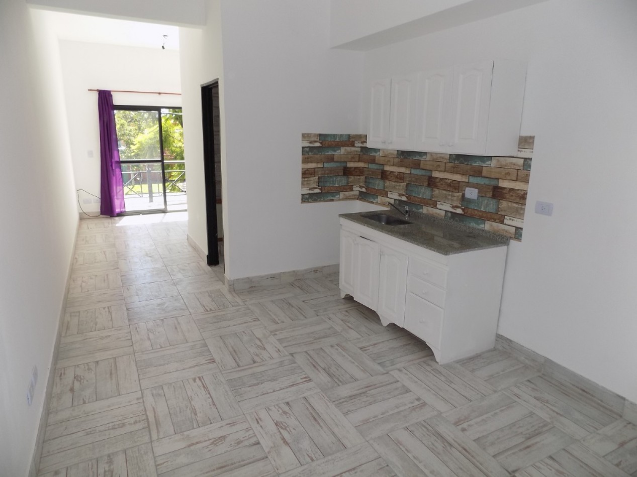 DEPARTAMENTO MONOAMBIENTE DIVIDIDO AL FRENTE CON BALCON.