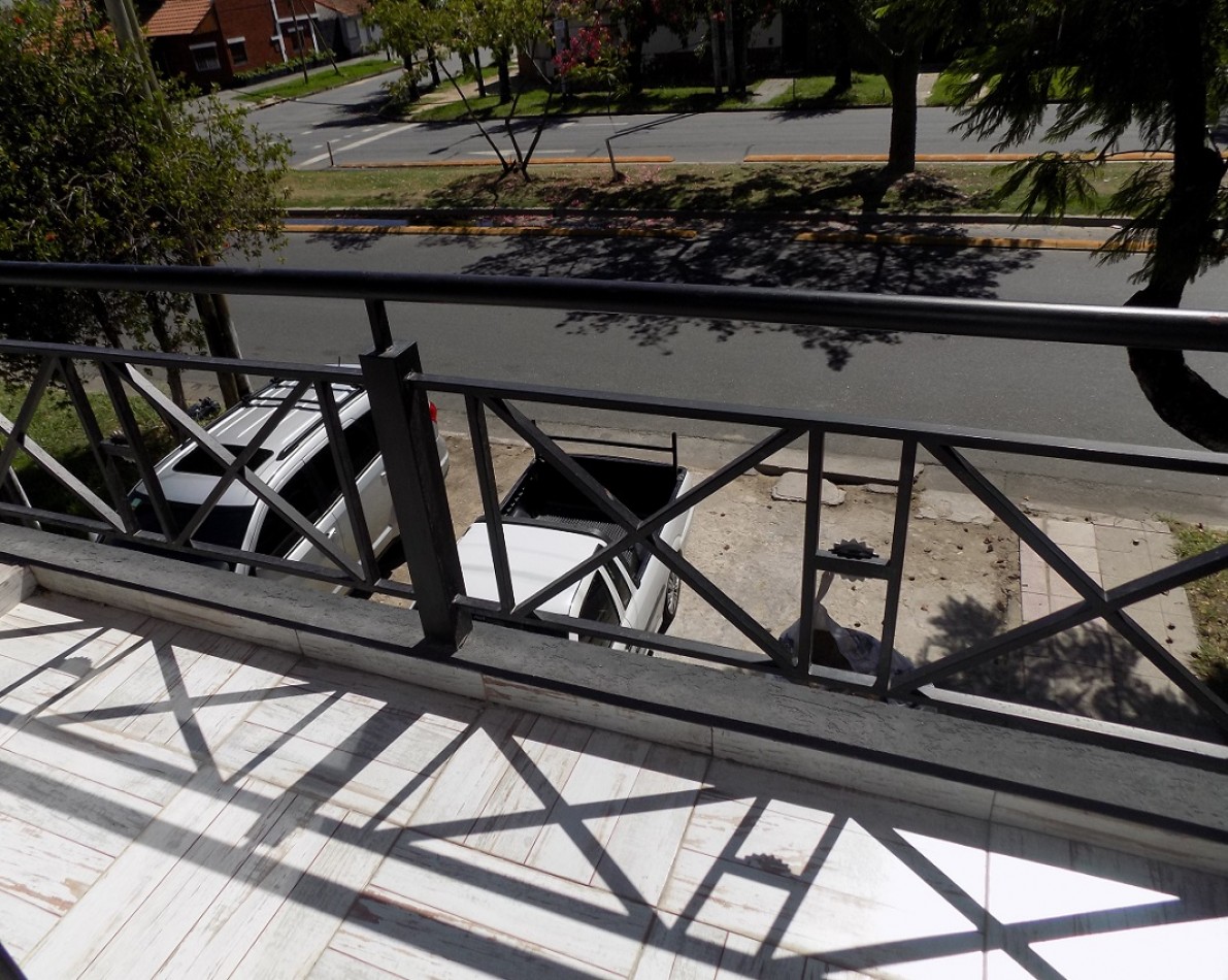 DEPARTAMENTO MONOAMBIENTE DIVIDIDO AL FRENTE CON BALCON.