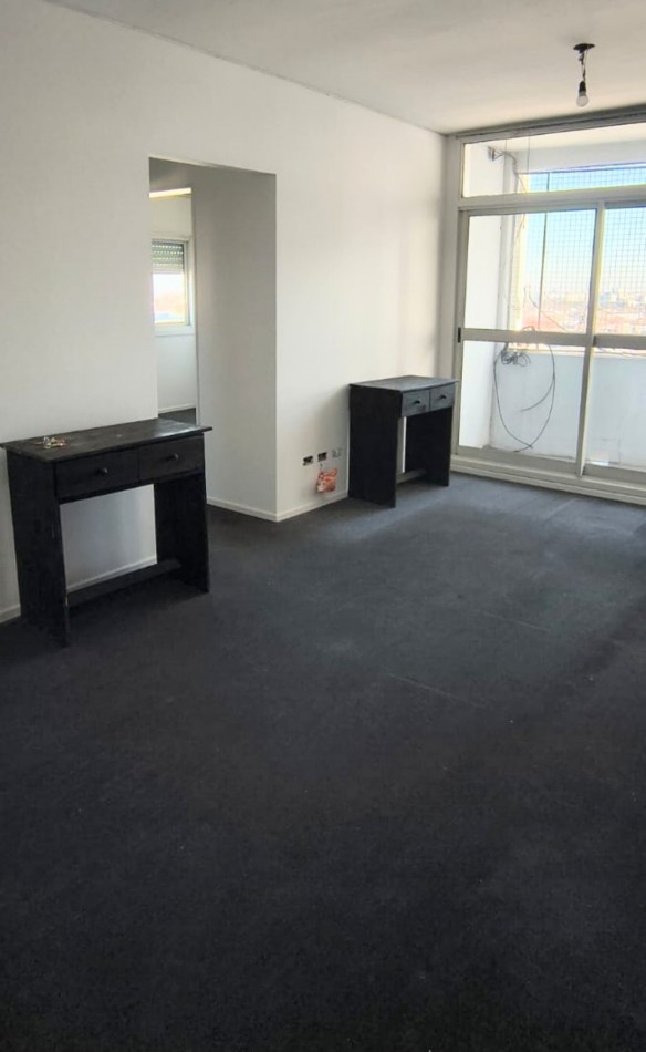 Departamento de 3 ambientes, piso 14, torres Pueyrredon. Excelente vista panoramica. 