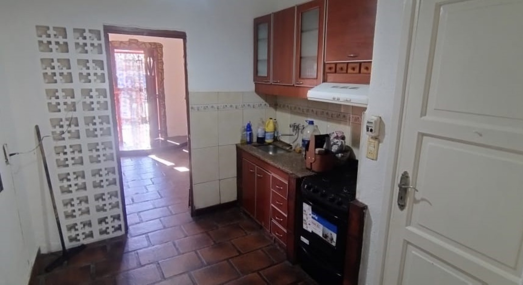 Chalet de 3 Ambientes con cochera y fondo libre.