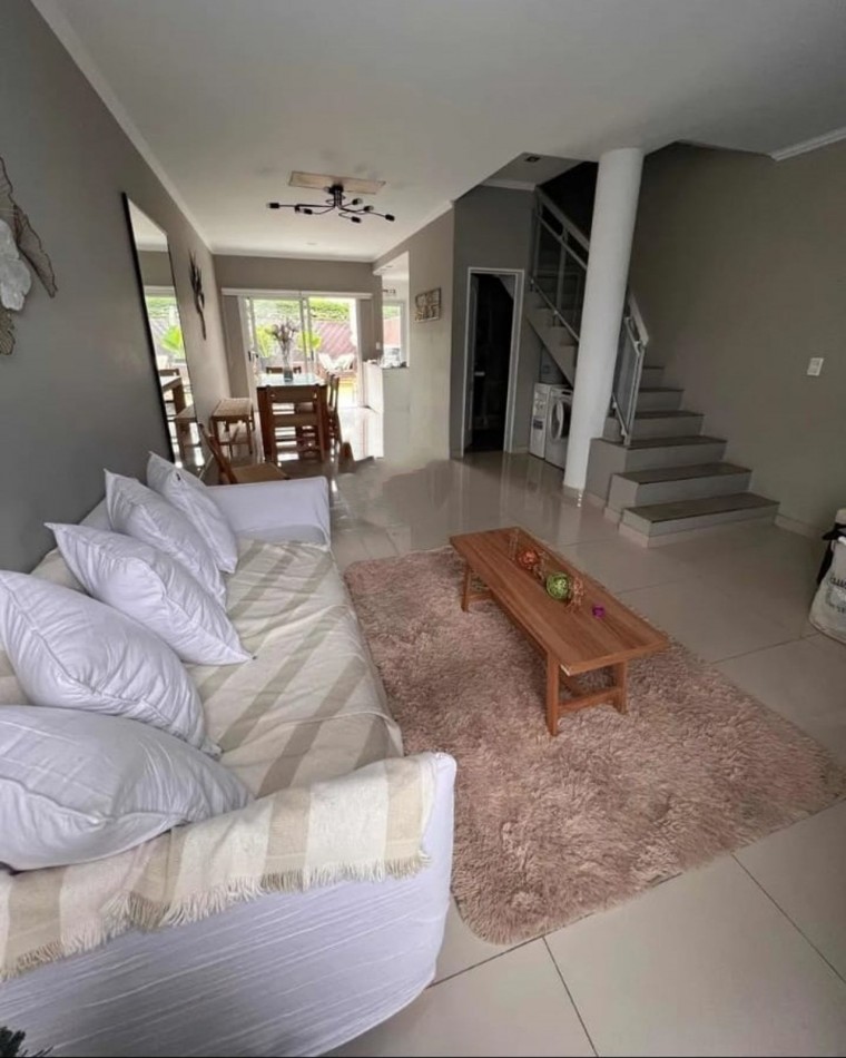 EXCELENTE DUPLEX DE 4 AMBIENTES AL FRENTE SOBRE LOS LOTES EXTERNOS DEL BARRIO NUEVO QUILMES.