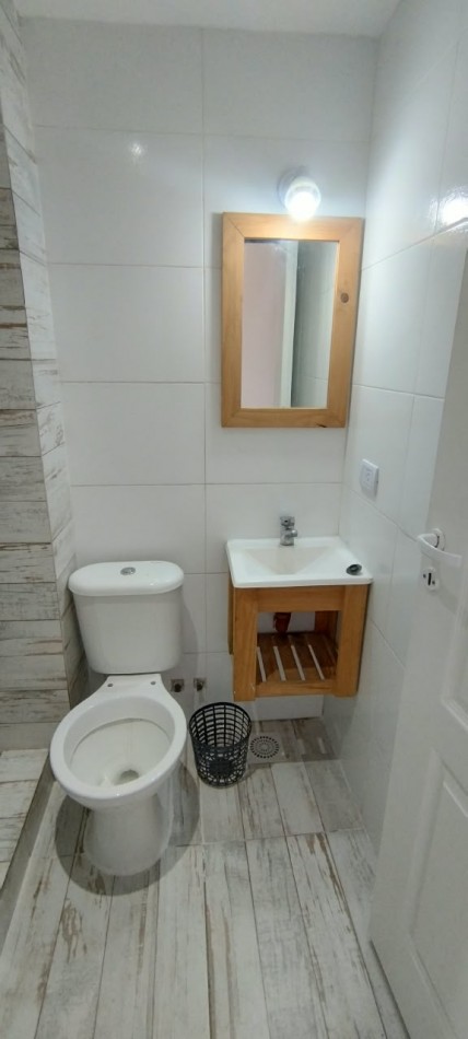 DEPARTAMENTO MONOAMBIENTE DIVIDIDO EN 1° PISO AL FRENTE CON BALCON.