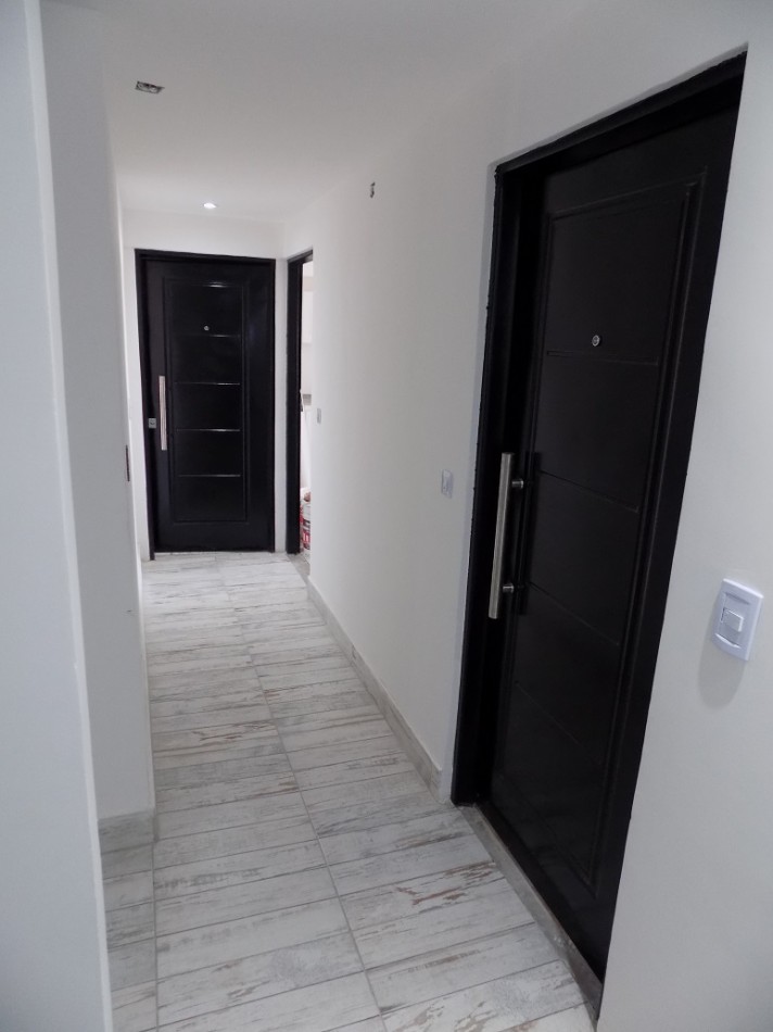 DEPARTAMENTO MONOAMBIENTE DIVIDIDO EN 1° PISO AL FRENTE CON BALCON.