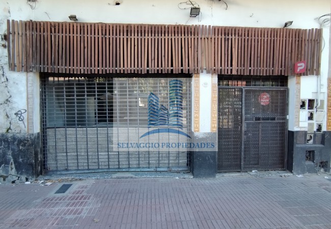 LOCAL COMERCIAL 65M2, A METROS DE LA ESQUINA, EXCELENTE UBICACION, LANUS OESTE.