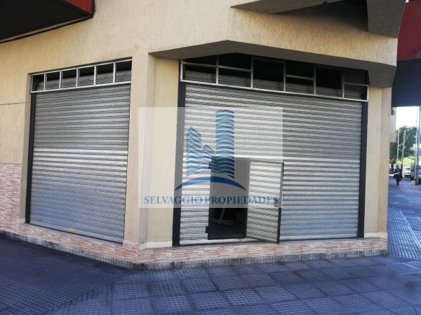 LOCAL COMERCIAL 35M2, SOBRE ESQUINA, A METROS DE LA ESTACION AVELLANEDA, A ESTRENAR.