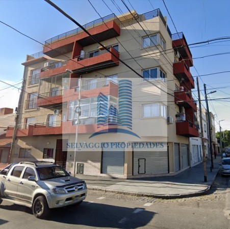 LOCAL COMERCIAL 35M2, SOBRE ESQUINA, A METROS DE LA ESTACION AVELLANEDA, A ESTRENAR.