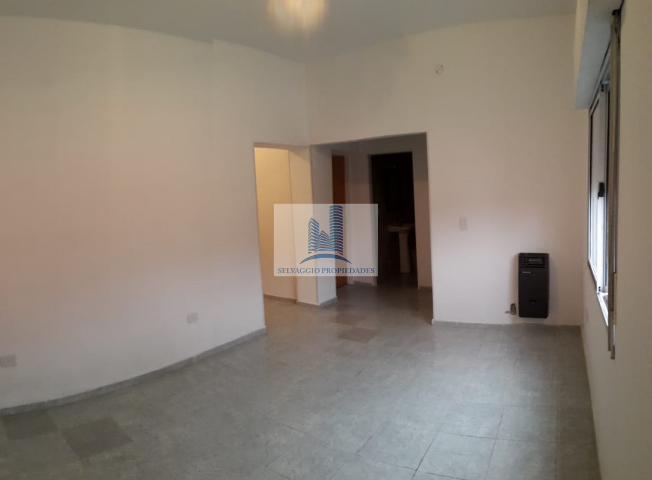 PH DE 3 AMBIENTES EN PLANTA BAJA AL FRENTE CON PATIO. 73M2. LLAVALLOL.