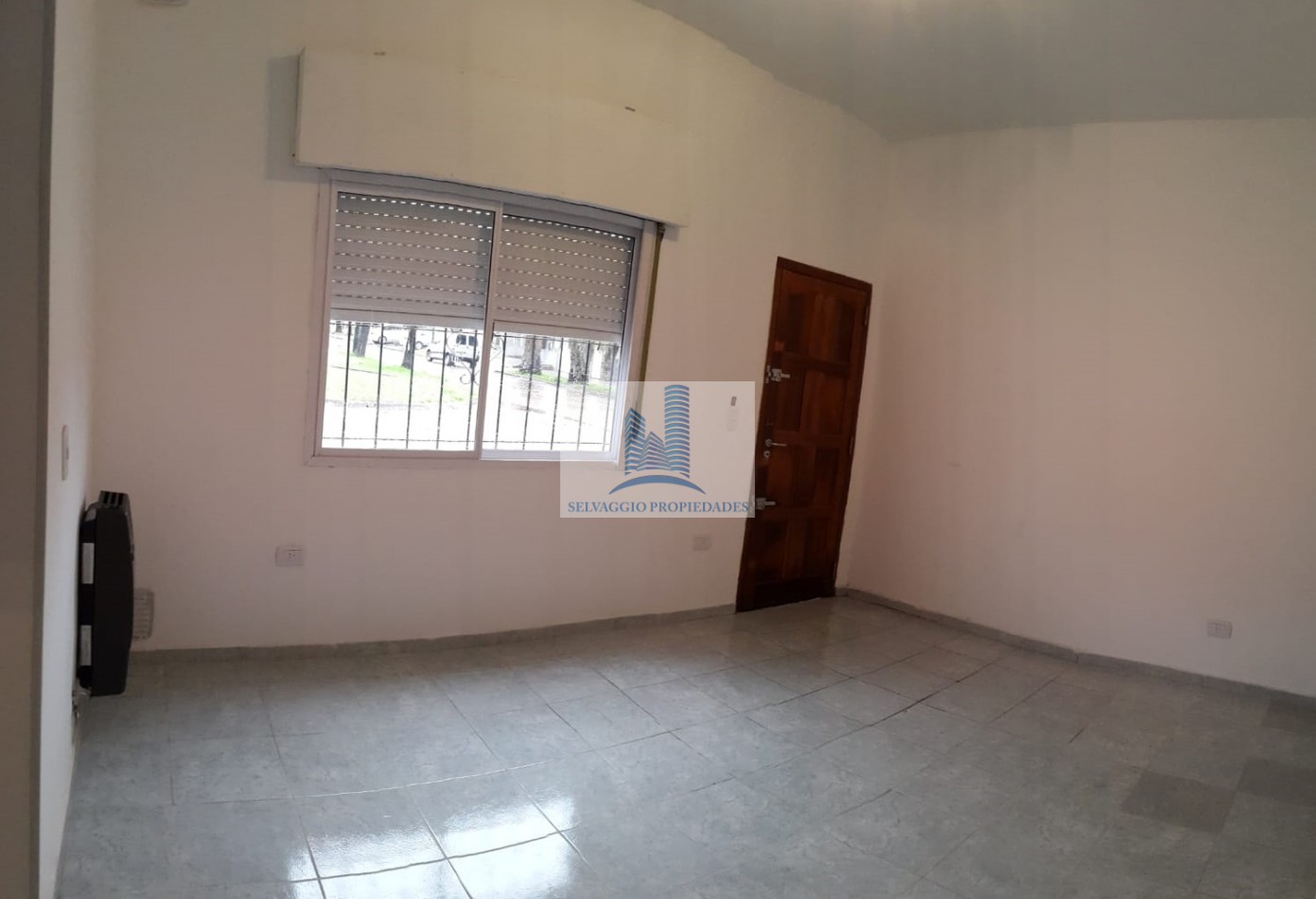 PH DE 3 AMBIENTES EN PLANTA BAJA AL FRENTE CON PATIO. 73M2. LLAVALLOL.