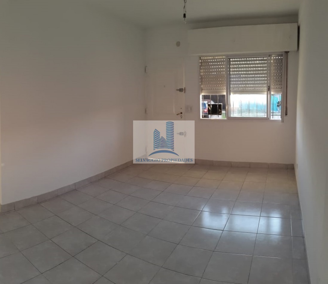 DEPARTAMENTO DE 3 AMBIENTES EN PLANTA BAJA CON PATIO Y GARAGE.86M2. LLAVALLOL.