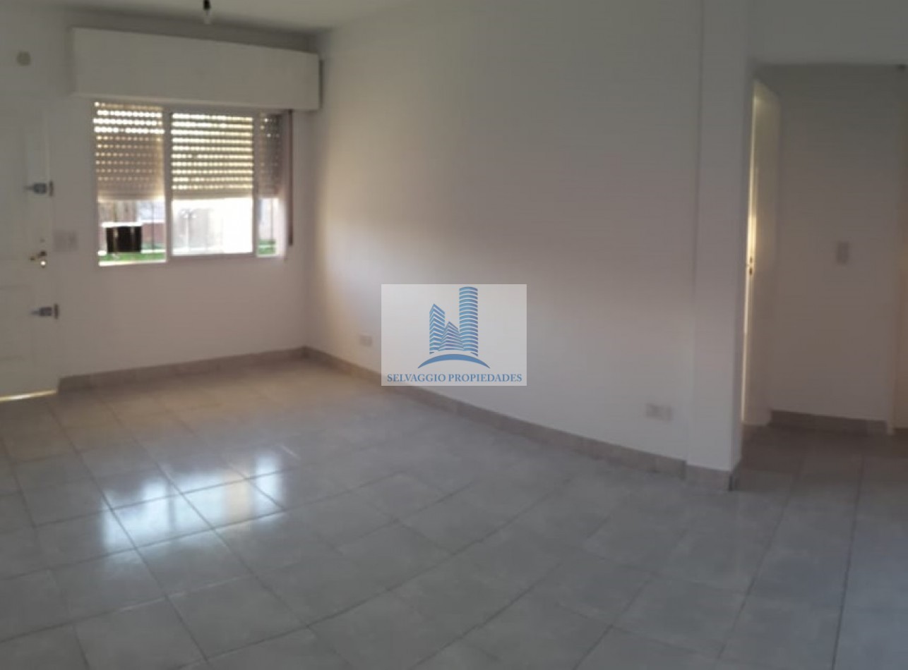 DEPARTAMENTO DE 3 AMBIENTES EN PLANTA BAJA CON PATIO Y GARAGE.86M2. LLAVALLOL.