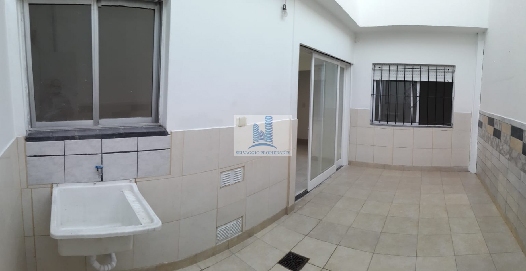 DEPARTAMENTO DE 3 AMBIENTES EN PLANTA BAJA CON PATIO Y GARAGE.86M2. LLAVALLOL.