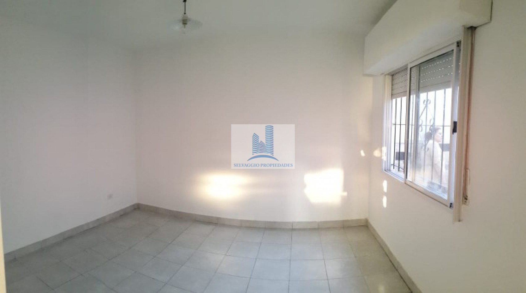 DEPARTAMENTO DE 3 AMBIENTES EN PLANTA BAJA CON PATIO Y GARAGE.86M2. LLAVALLOL.