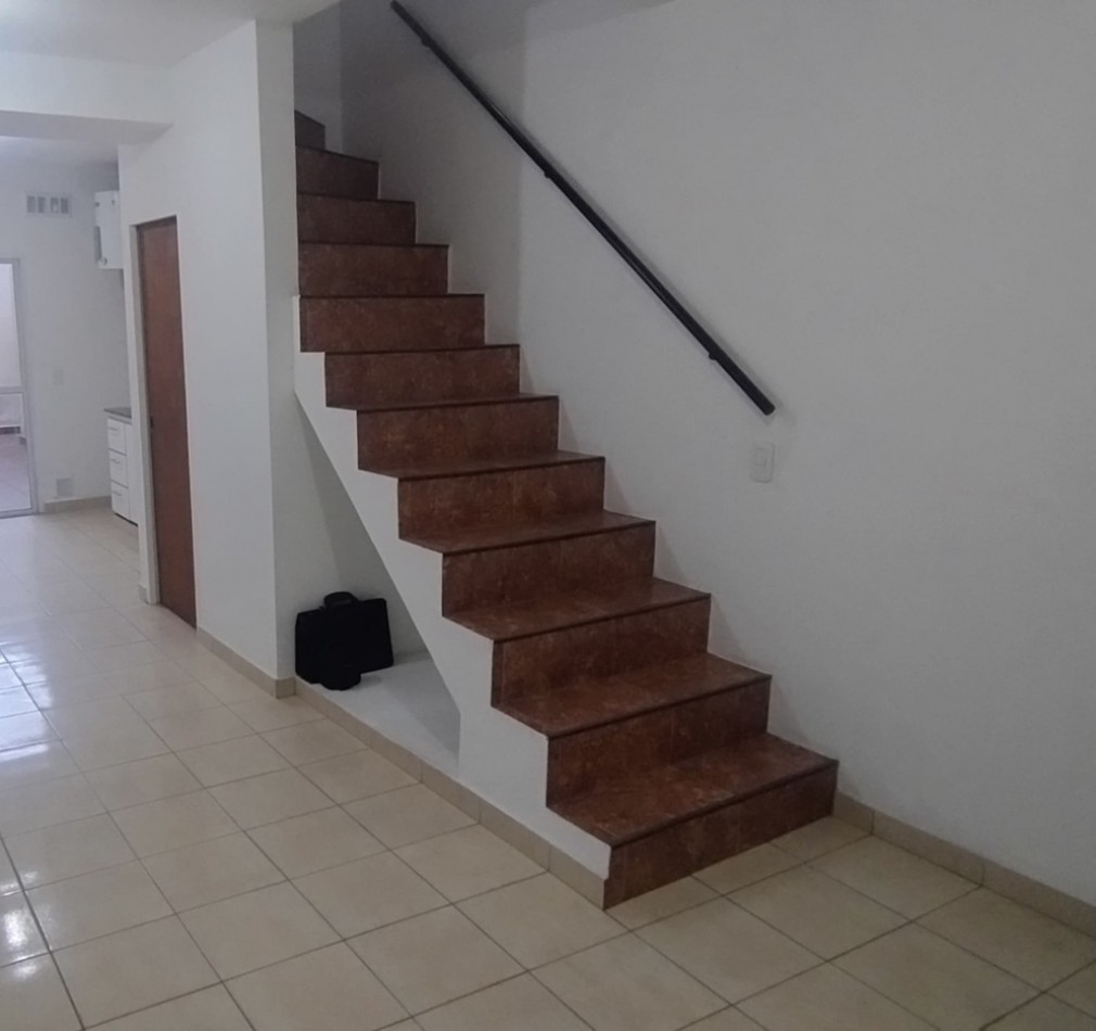 DUPLEX EN PLANTA ALTA, 3 AMBIENTES.