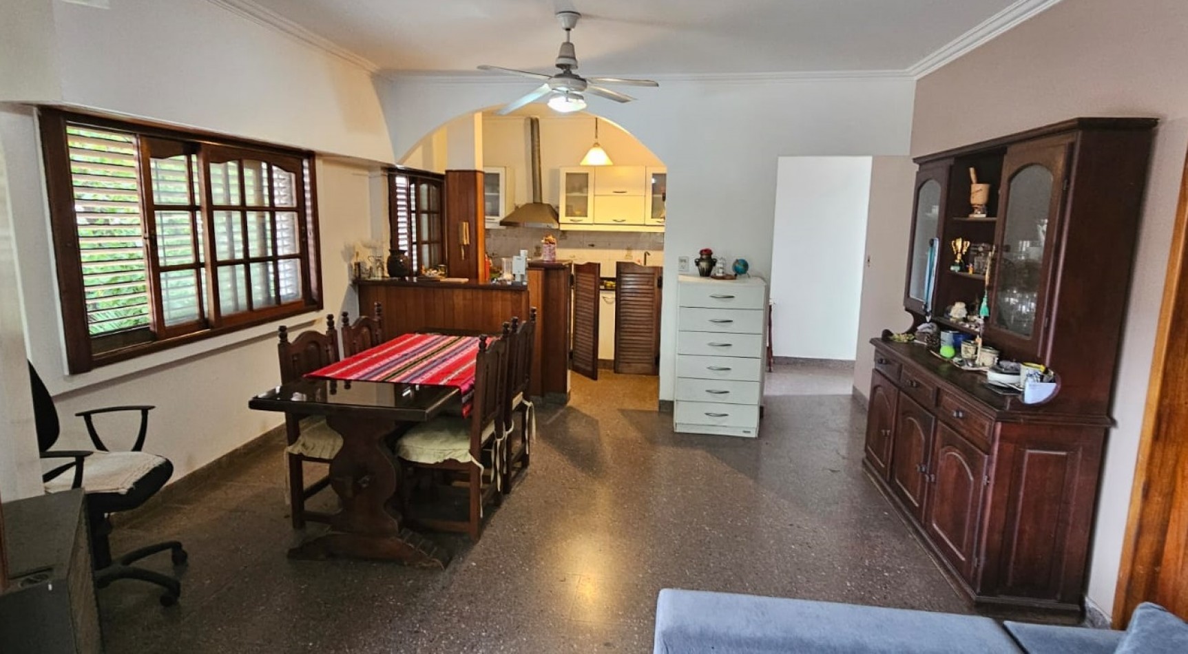 PH DE 4 AMBIENTES CON LOCAL COMERCIAL DE 80M2, SOBRE ESQUINA. 