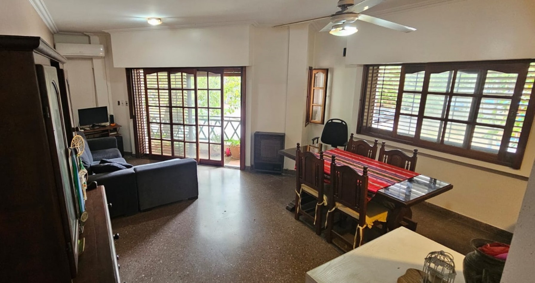 PH DE 4 AMBIENTES CON LOCAL COMERCIAL DE 80M2, SOBRE ESQUINA. 