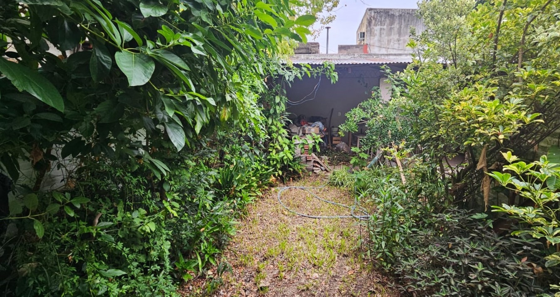 PH DE 4 AMBIENTES CON LOCAL COMERCIAL DE 80M2, SOBRE ESQUINA. 