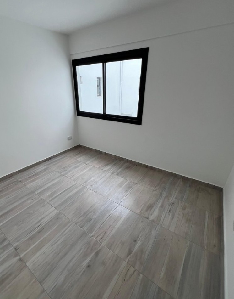 MONOAMBIENTE EN 2° PISO, INTERNO 21M2.