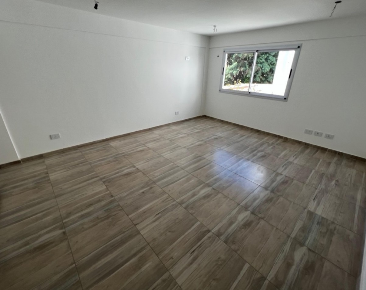 MONOAMBIENTE EN 2° PISO, INTERNO 21M2.