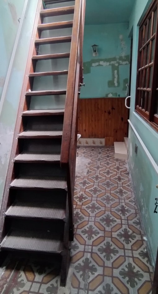 LOCAL CON VIVIENDA DE 2 AMIENTES SOBRE ESQUINA 120M2.