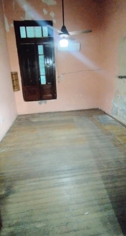 LOCAL CON VIVIENDA DE 2 AMIENTES SOBRE ESQUINA 120M2.